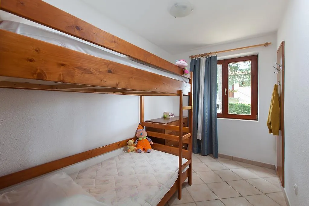Daila Apartments Новиград